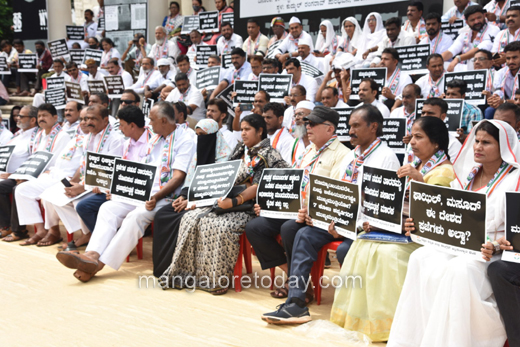 Congress silent protest